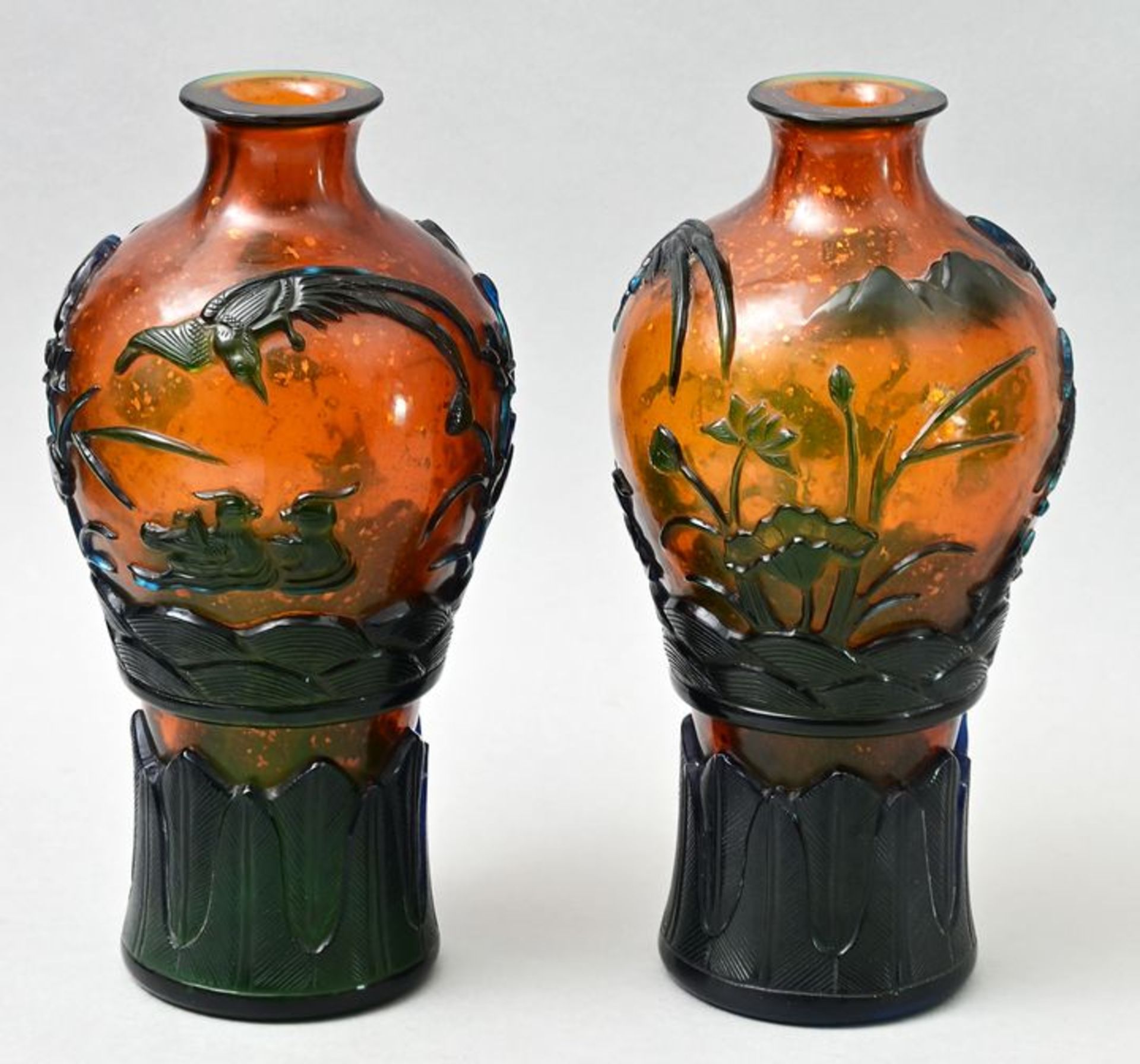 Paar Peking-Glas-Vasen/ a pair of Peking glass vases - Image 3 of 7