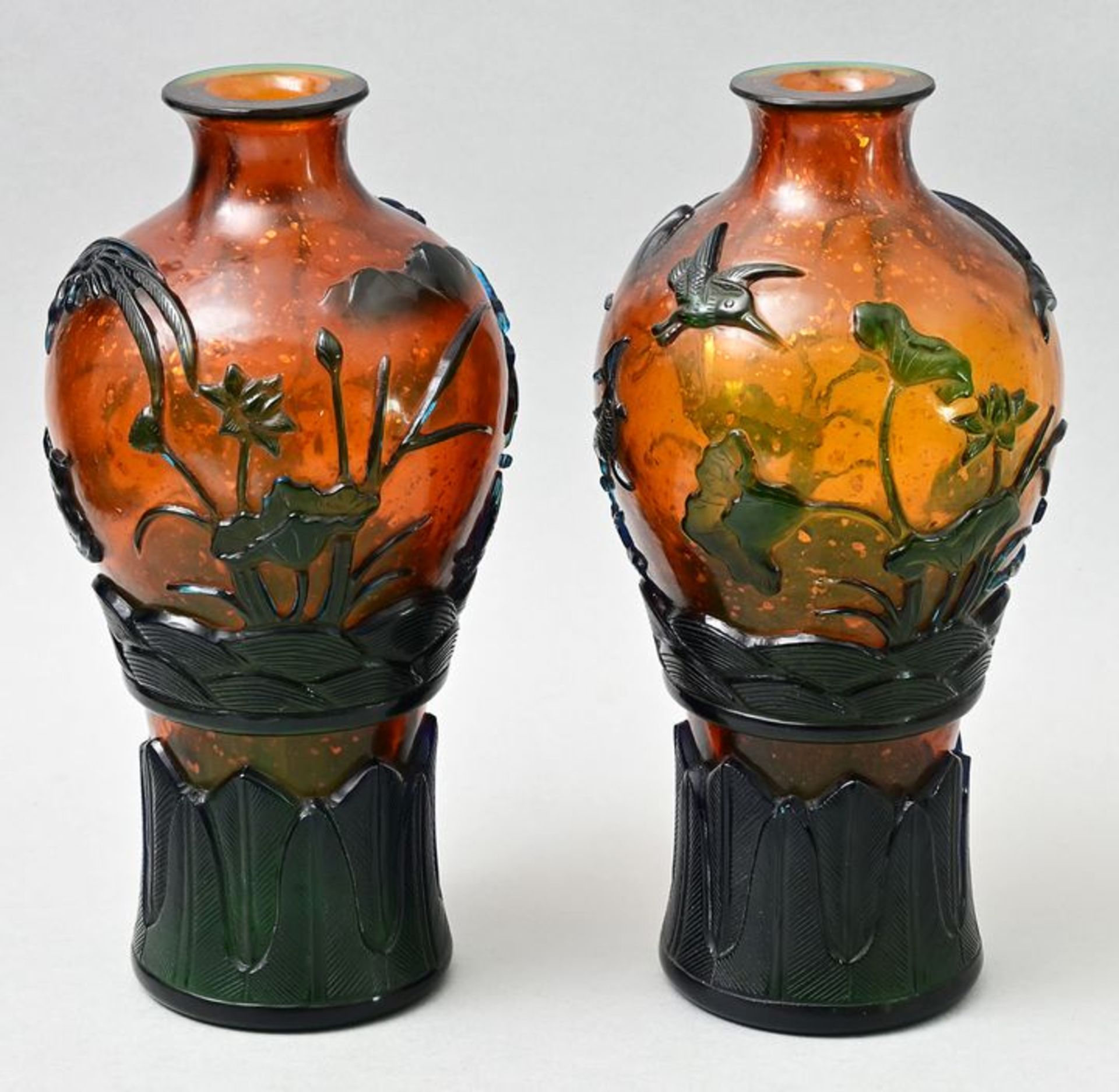 Paar Peking-Glas-Vasen/ a pair of Peking glass vases - Image 2 of 7