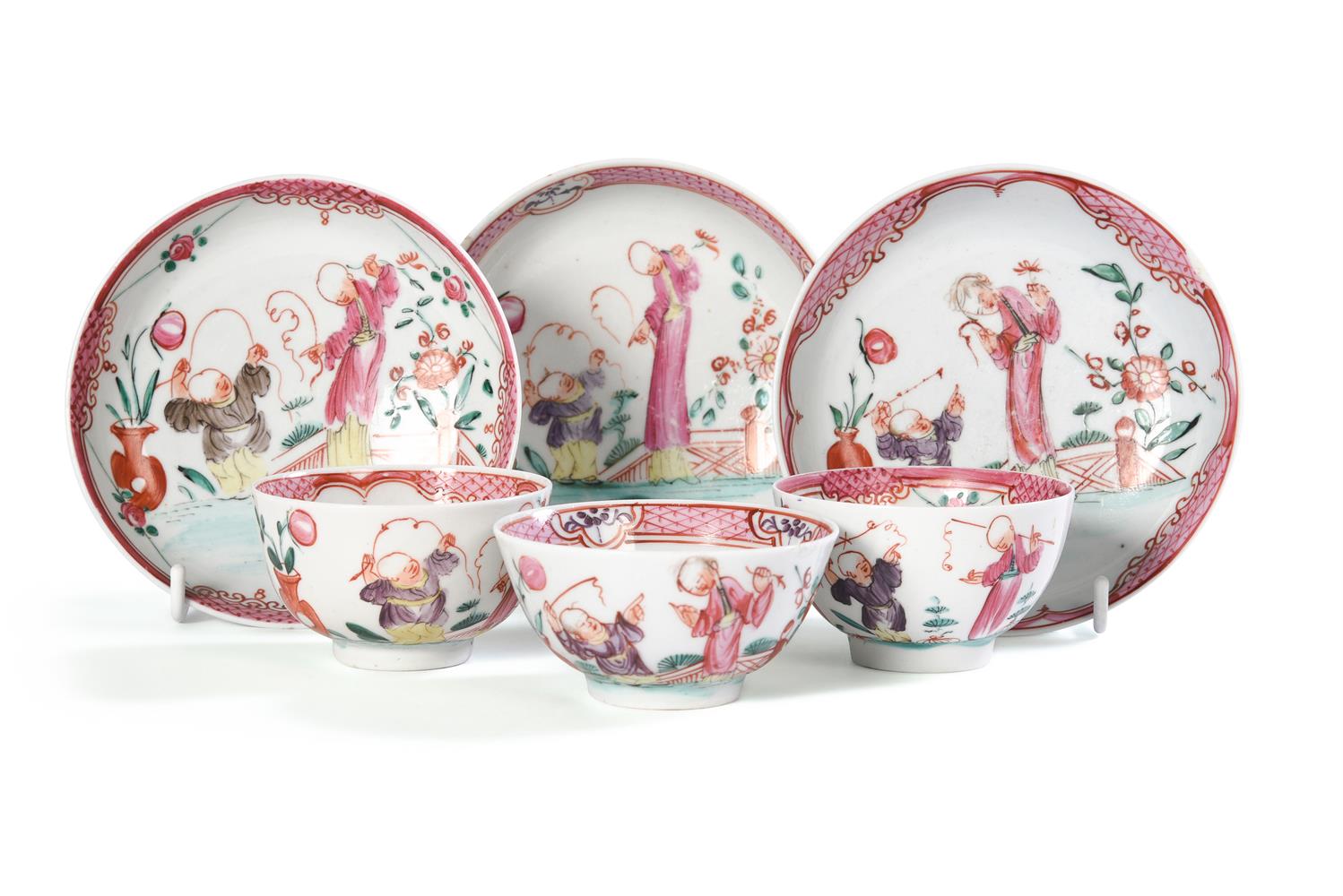 THREE ENGLISH PORCELAIN 'MANDERIN' PATTERN TEA BOWLS AND SAUCERS OF BADDERLEY-LITTLER TYPE