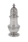 A GEORGE III SILVER OCTAGONAL BALUSTER CASTOR WITH ASSOCIATED COVER THE BODY WITH MAKER'S MARK W