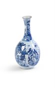 A DUTCH DELFT BLUE AND WHITE CHINOISERIE BOTTLE VASE, MID 18TH CENTURY