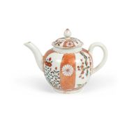 A WORCESTER 'SCARLET JAPAN PATTERN' TEAPOT AND COVER, CIRCA 1770