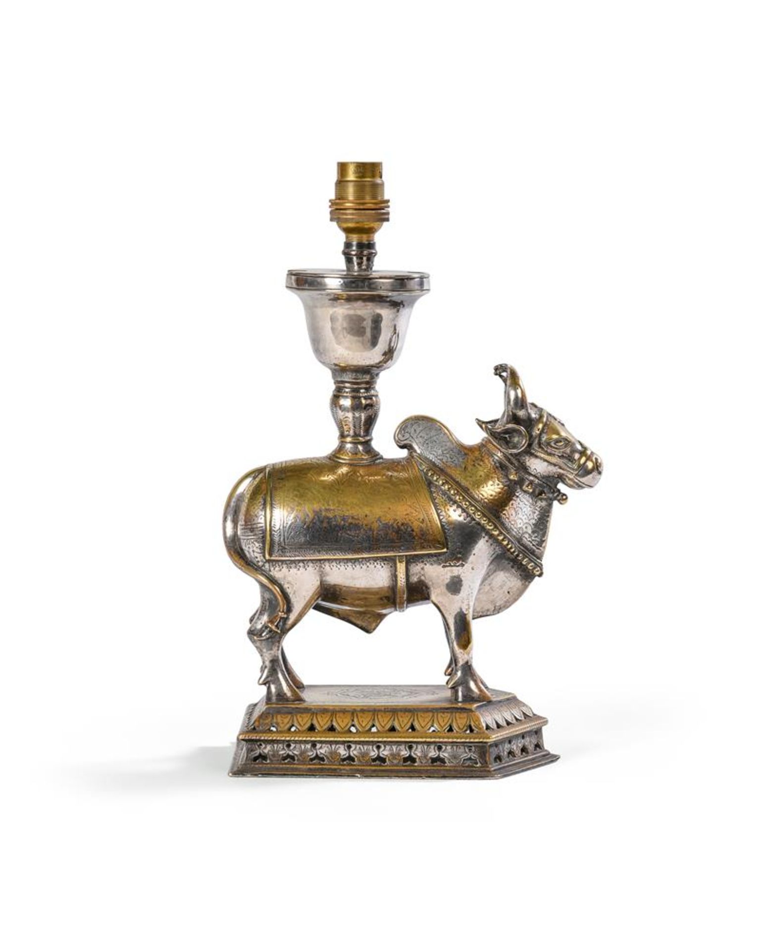 AN INDIAN PART SILVERED BRONZE MODEL OF A BULL, 19TH CENTURY AND LATER CONVERTED - Bild 2 aus 2