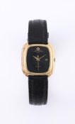 Y BAUME & MERCIER, BAUMATIC, A LADY'S GOLD COLOURED WRIST WATCH WITH DATE