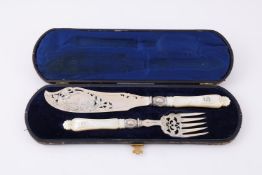 Y A CASED PAIR OF VICTORIAN SILVER FISH SERVERS