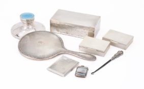 A COLLECTION OF SILVER AND SILVER MOUNTED ITEMS