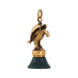 A 19TH CENTURY GOLD EAGLE SEAL WITH BLOODSTONE BASE