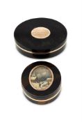 Y A TORTOISESHELL AND GOLD MOUNTED CIRCULAR BOX AND COVER, EARLY 19TH CENTURY, UNMARKED