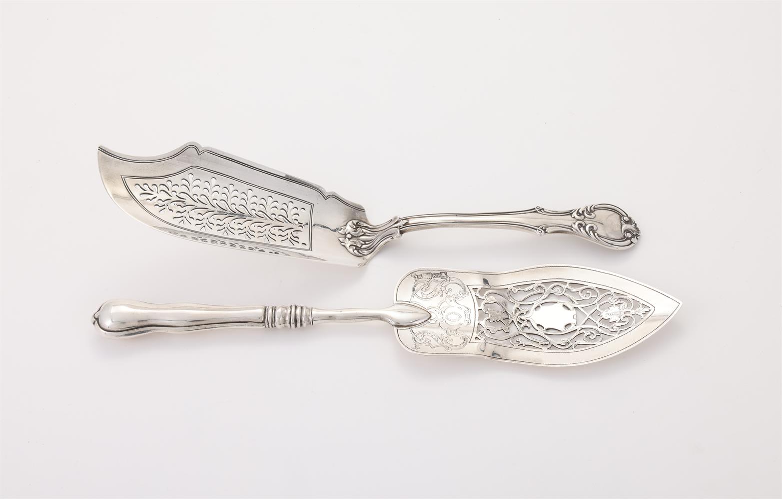 A VICTORIAN SILVER VICTORIA PATTERN FISH SLICE