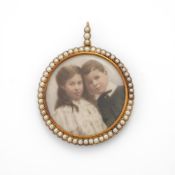 AN EDWARDIAN GOLD AND SEED PEARL LOCKET