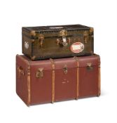 A SIMULATED LEATHER AND METAL BOUND TRAVELLING TRUNK EARLY 20TH CENTURY