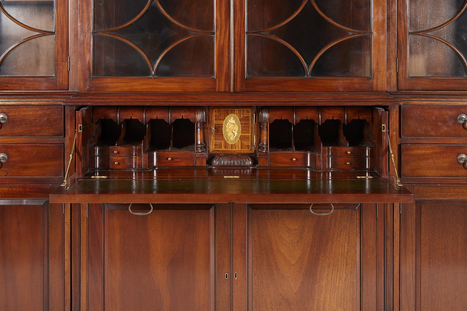 A MAHOGANY BREAKFRONT LIBRARY BOOKCASE IN GEORGE III STYLE - Image 2 of 3