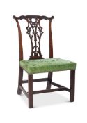 AN EARLY GEORGE III CARVED MAHOGANY SIDE CHAIR IN THE MANNER OF THOMAS CHIPPENDALE