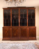 A MAHOGANY BREAKFRONT LIBRARY BOOKCASE IN GEORGE III STYLE, 19TH CENTURY