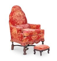 A WALNUT AND UPHOLSTERED ARMCHAIR IN LATE 17TH CENTURY STYLE, EARLY 20TH CENTURY