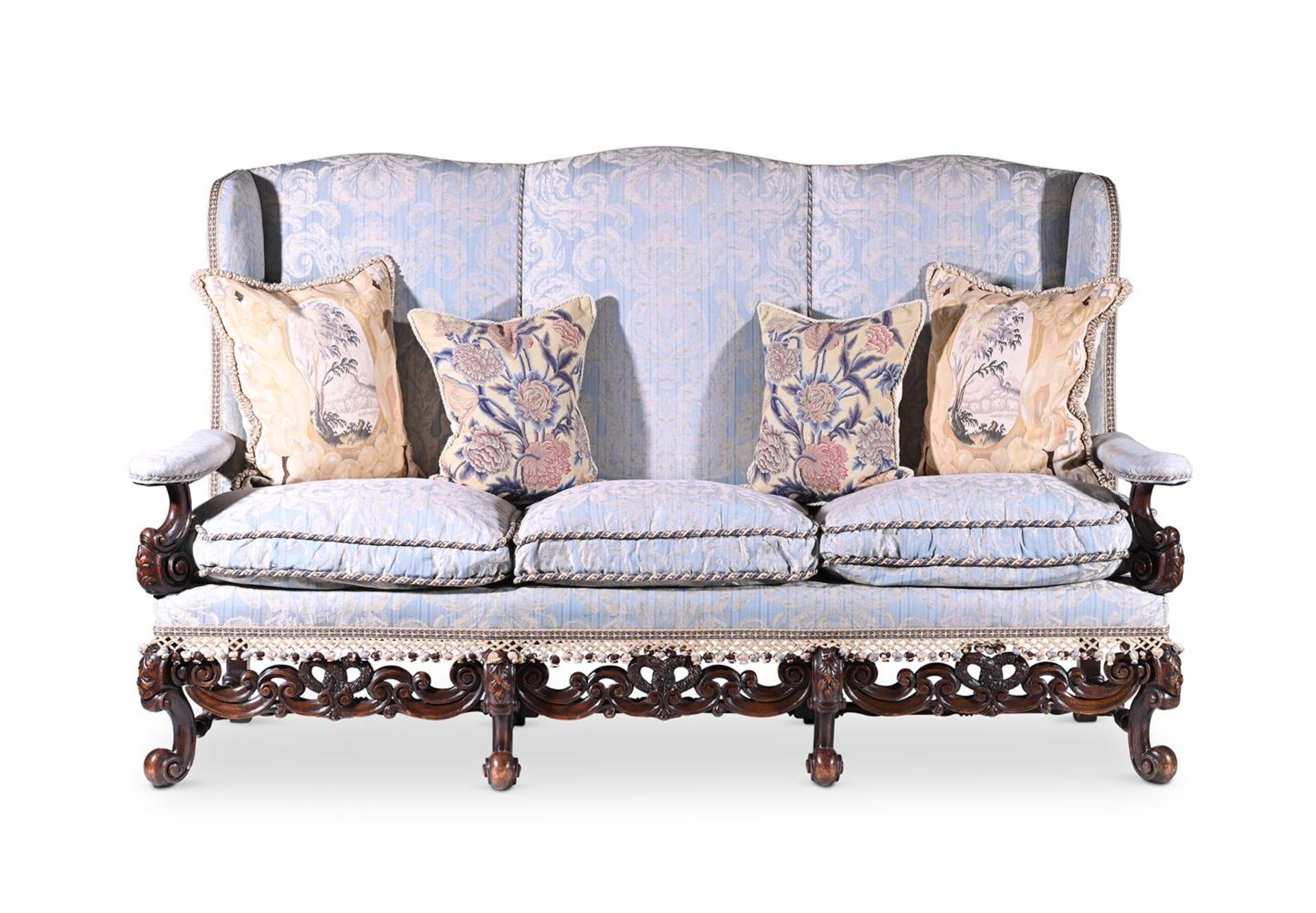 A CARVED WALNUT AND UPHOLSTERED SOFA IN LATE 17TH CENTURY STYLE, FIRST HALF 20TH CENTURY