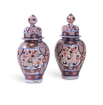 A PAIR OF JAPANESE IMARI PORCELAIN BALUSTER VASES AND COVERS, MEIJI PERIOD