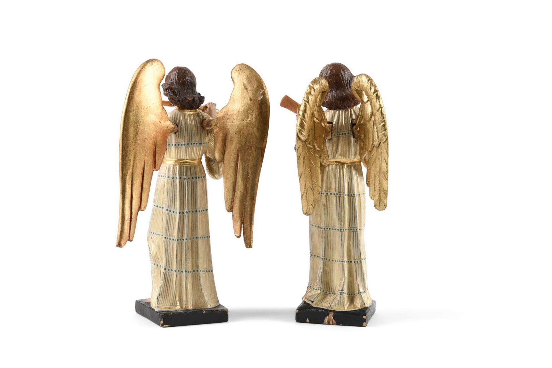 A SET OF FOUR CARVED, PAINTED AND PARCEL GILT SOFTWOOD FIGURES OF ANGELS, LATE 20TH CENTURY - Bild 3 aus 3
