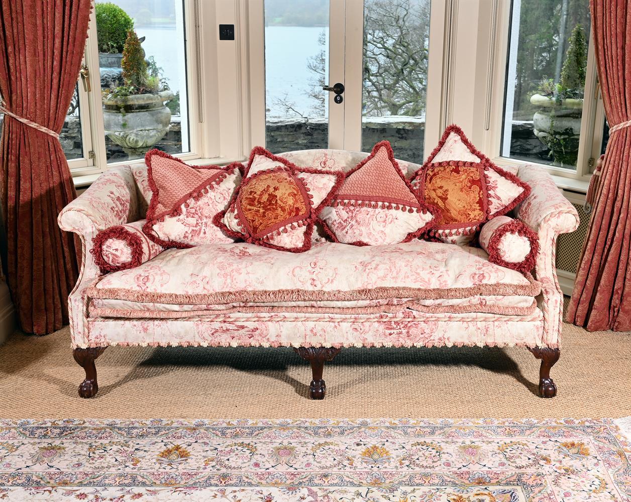 A WALNUT AND UPHOLSTERED SOFA IN GEORGE III STYLE, MID 20TH CENTURY