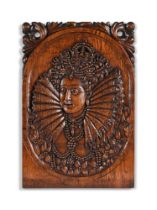 A CARVED OAK PANEL WITH PORTRAIT RELIEF OF QUEEN ELIZABETH I, EARLY 20TH CENTURY