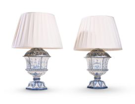 A PAIR OF PAINTED TOLEWARE HEXAGONAL TABLE LAMPS, 20TH CENTURY, IN THE MANNER OF DELFT POTTERY