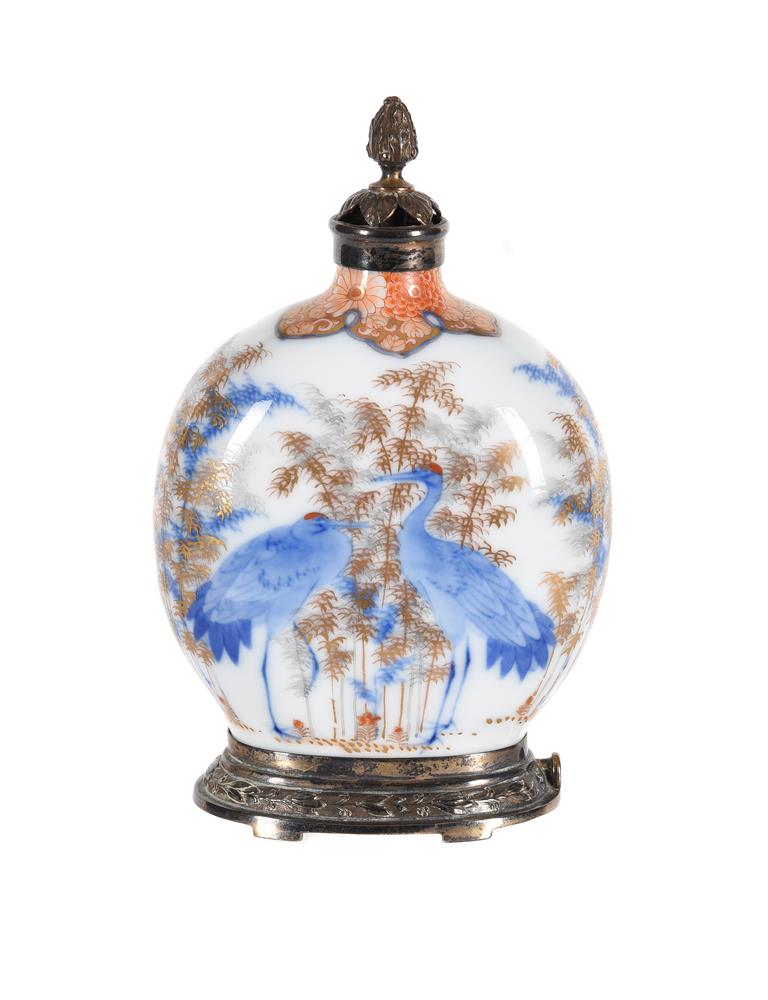 A KOREAN PORCELAIN SNUFF BOTTLE - Image 2 of 2