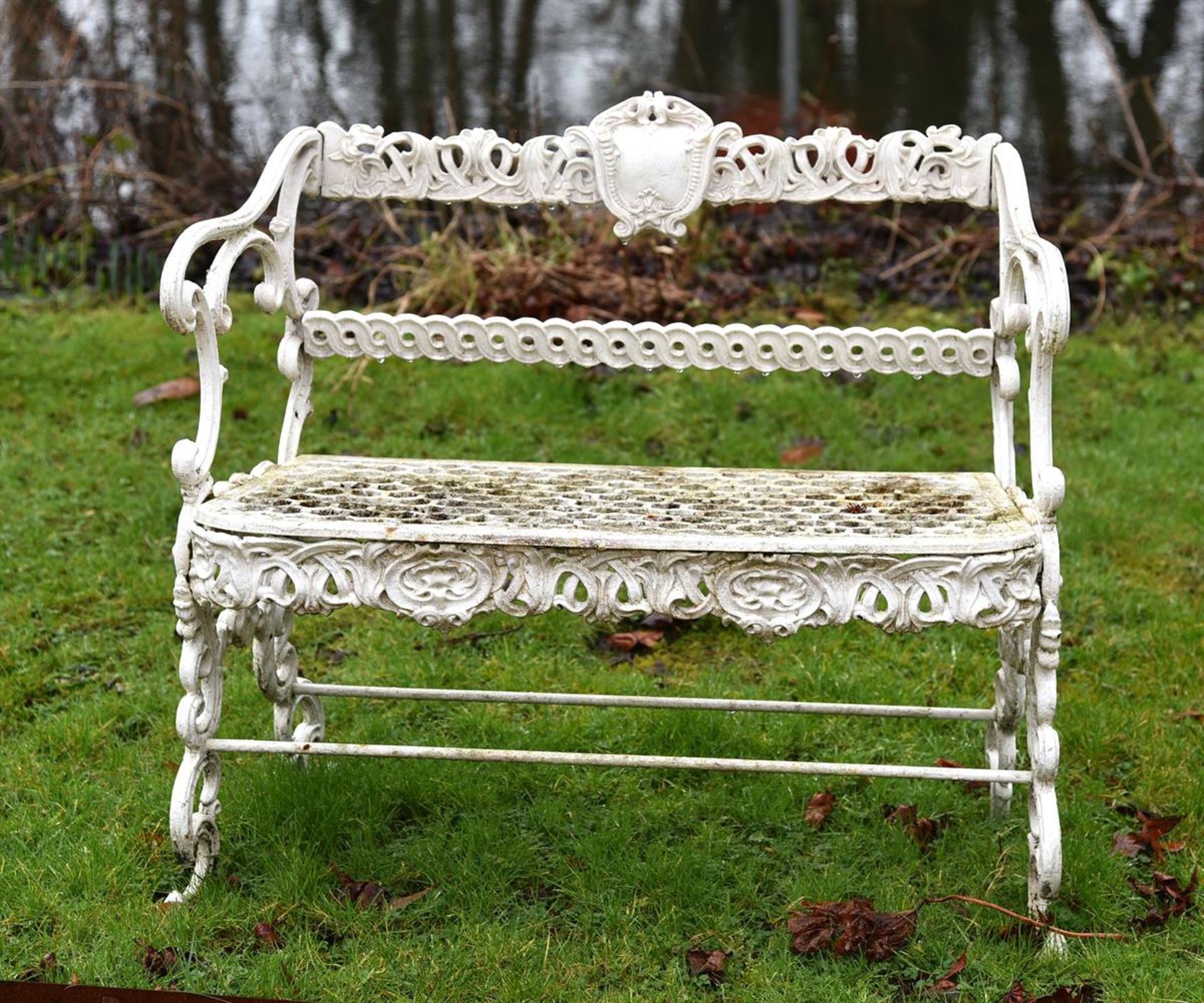 A GROUP OF VARIOUS WHITE PAINTED METAL GARDEN FURNITURE - Image 2 of 3