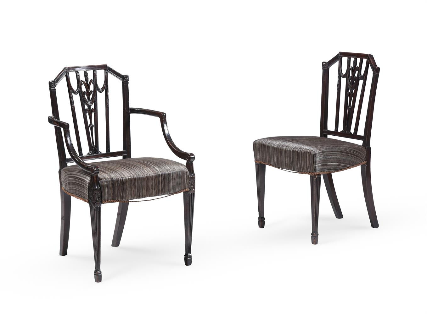 A SET OF SEVEN MAHOGANY DINING CHAIRS IN GEORGE III STYLE - Image 4 of 5