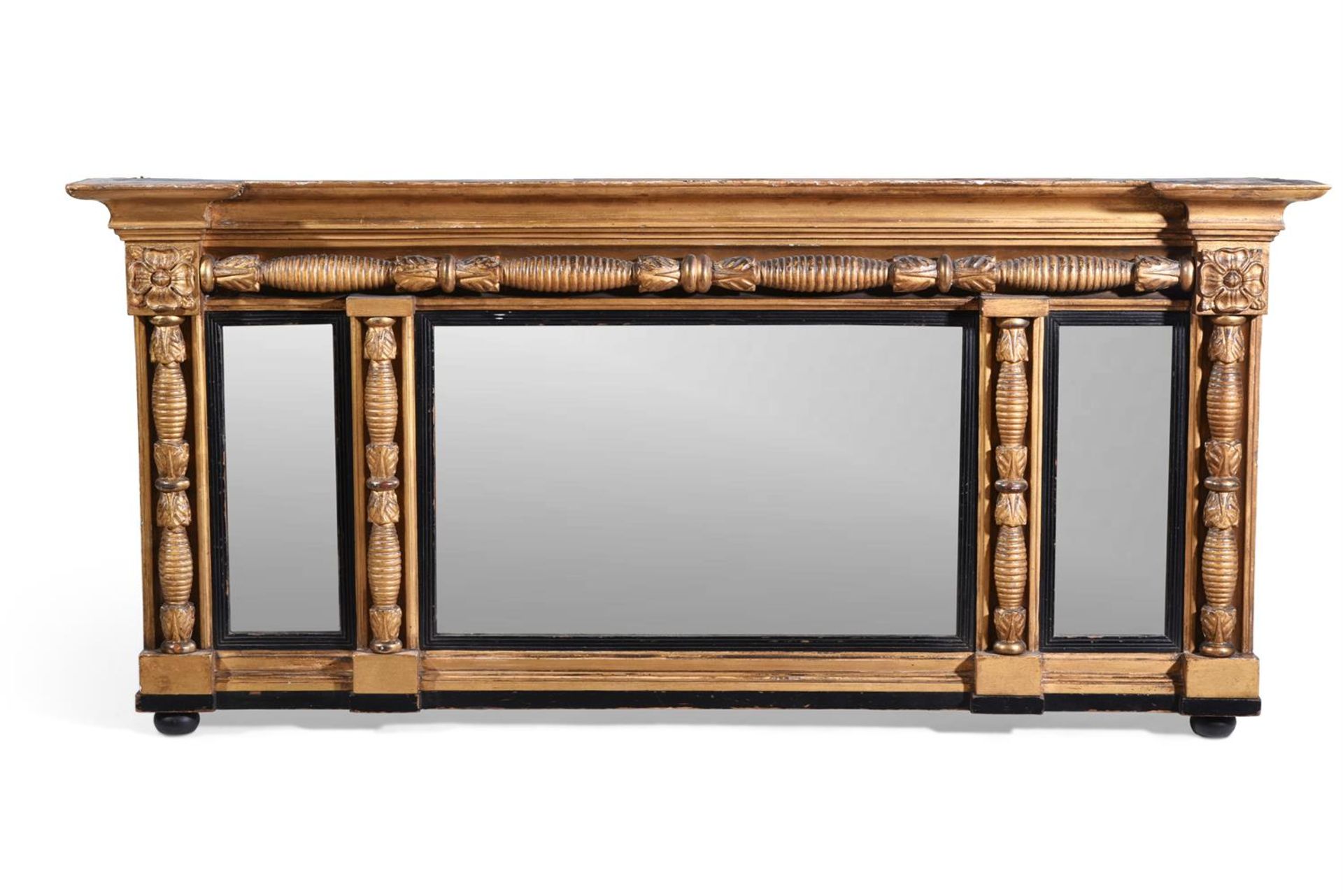 A REGENCY CARVED GILTWOOD, GESSO AND EBONISED TRIPTYCH OVERMANTLE MIRROR, CIRCA 1820 - Bild 4 aus 4