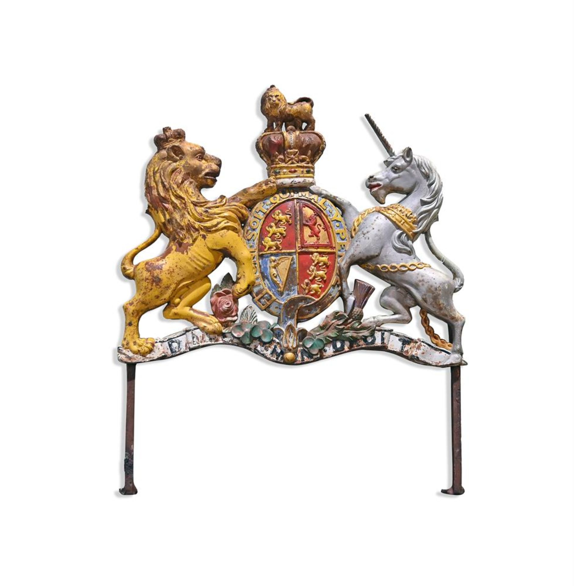 A CAST IRON AND POLYCHROME PAINTED ROYAL COAT OF ARMS, 19TH CENTURY - Image 4 of 4