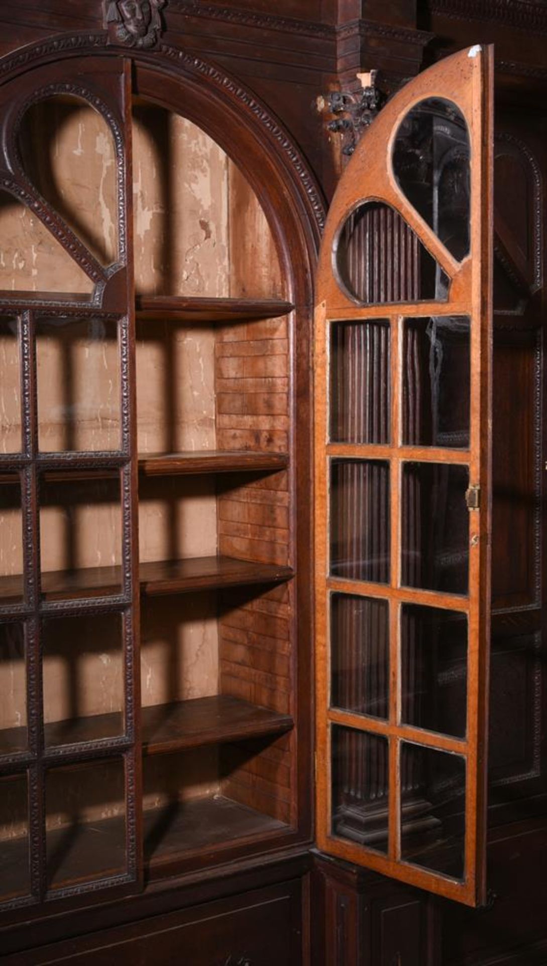 A RARE GEORGE II CARVED OAK BREAKFRONT BOOKCASE, CIRCA 1740 - Image 4 of 8