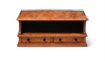 Y A VICTORIAN BURR ELM TABLE TOP BOOKCASE BY GILLOW & CO., CIRCA 1860