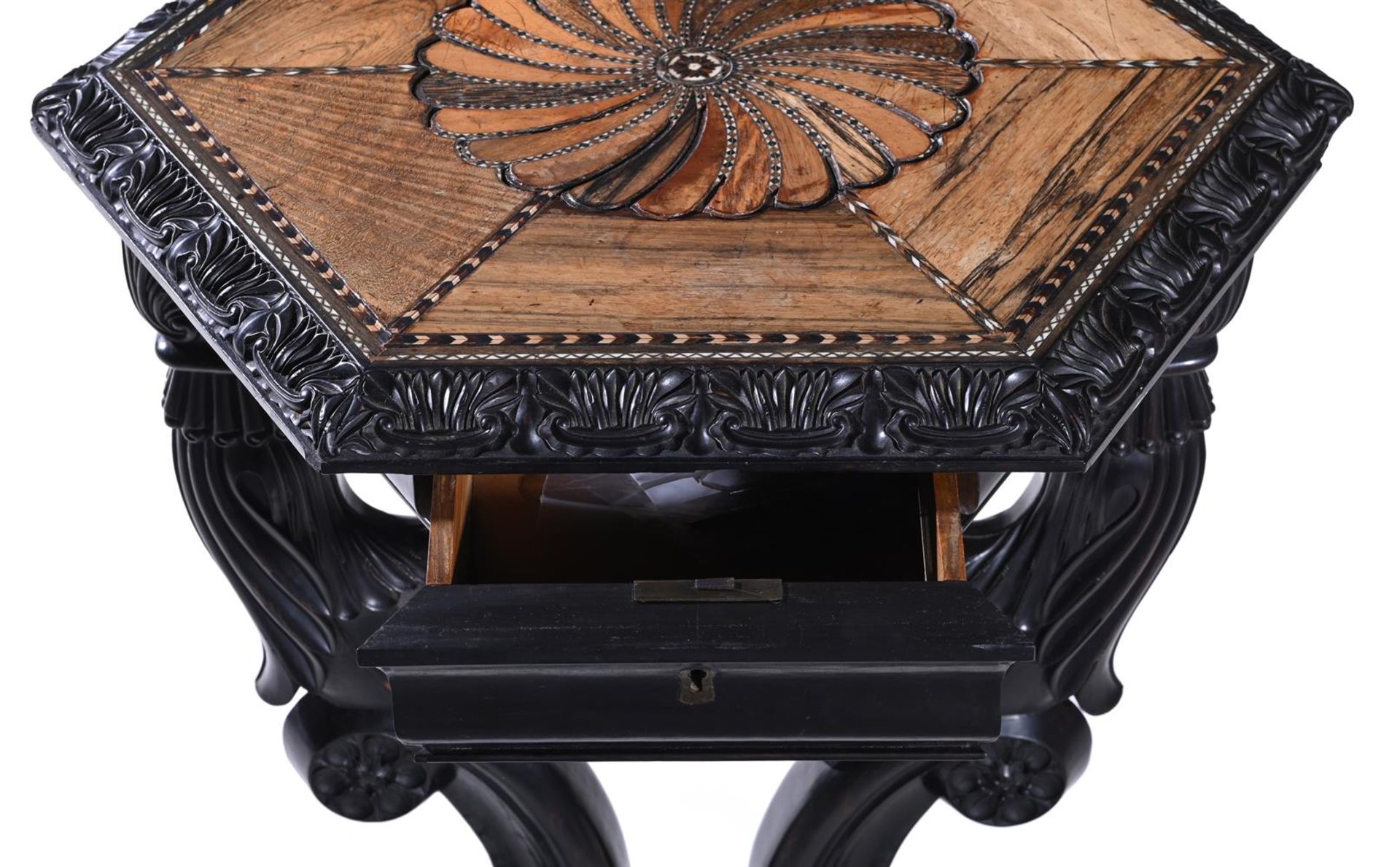 Y A CEYLONESE CARVED EBONY, SPECIMEN WOOD AND IVORY INLAID OCCASIONAL TABLE, CIRCA 1835 - Bild 5 aus 5