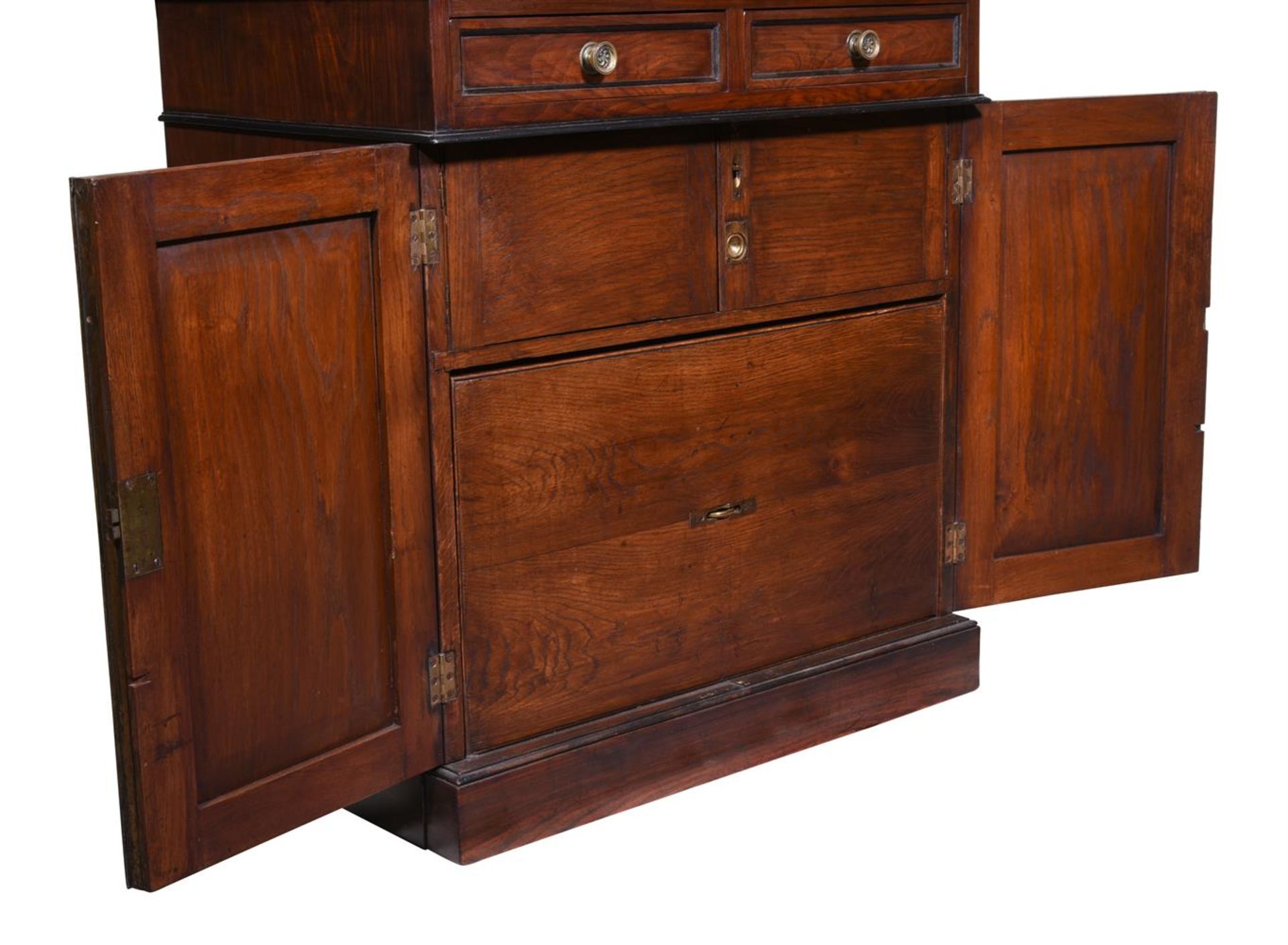 Y A RARE PAIR OF REGENCY EXOTIC ROSEWOOD, OAK, EBONISED AND BRASS MOUNTED BEDSIDE CABINETS - Bild 5 aus 9