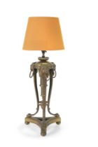 A BRASS TABLE LAMP IN THE NEOCLASSICAL TASTE, 19TH OR EARLY 20TH CENTURY
