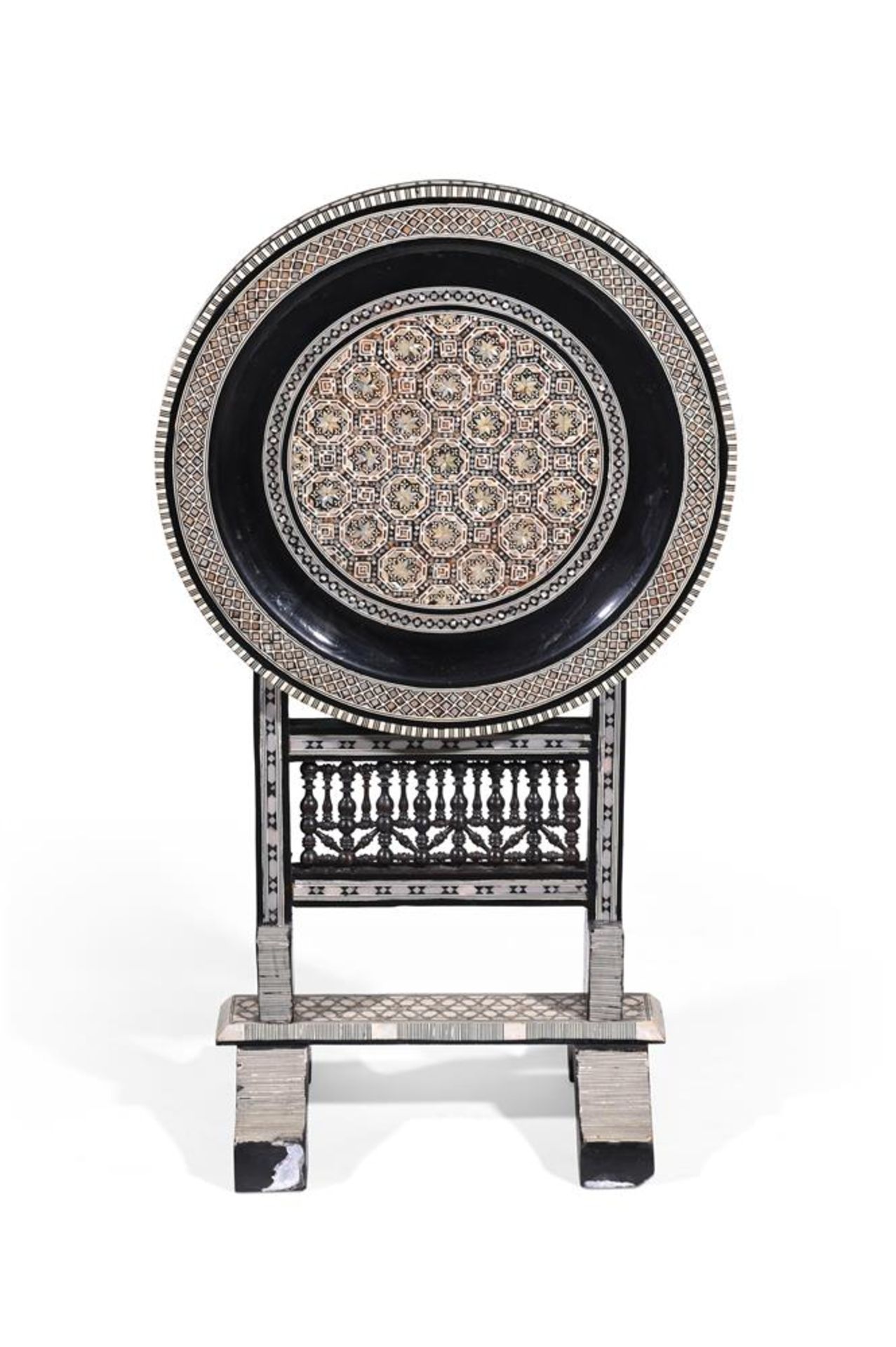 Y A SYRIAN BONE AND MOTHER OF PEARL PARQUETRY OCCASIONAL TABLE, 19TH CENTURY - Bild 2 aus 2