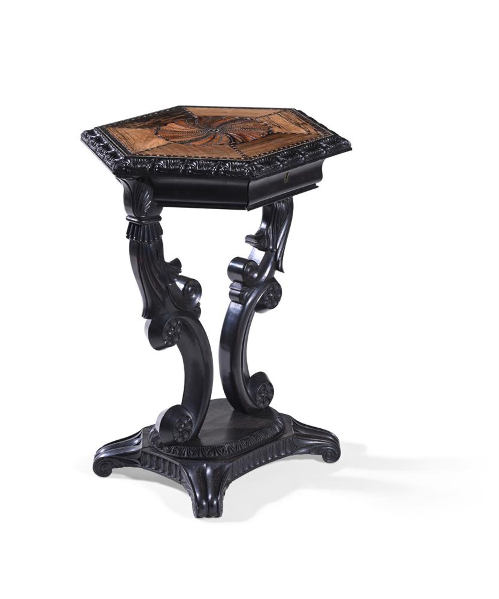 Y A CEYLONESE CARVED EBONY, SPECIMEN WOOD AND IVORY INLAID OCCASIONAL TABLE, CIRCA 1835 - Bild 2 aus 5