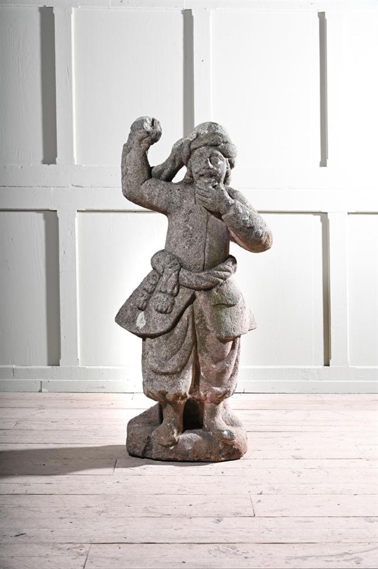 A LARGE CARVED GRIT STONE FIGURE OF A TURKISH WARRIOR, LOW COUNTRIES, MID 18TH CENTURY - Bild 2 aus 2