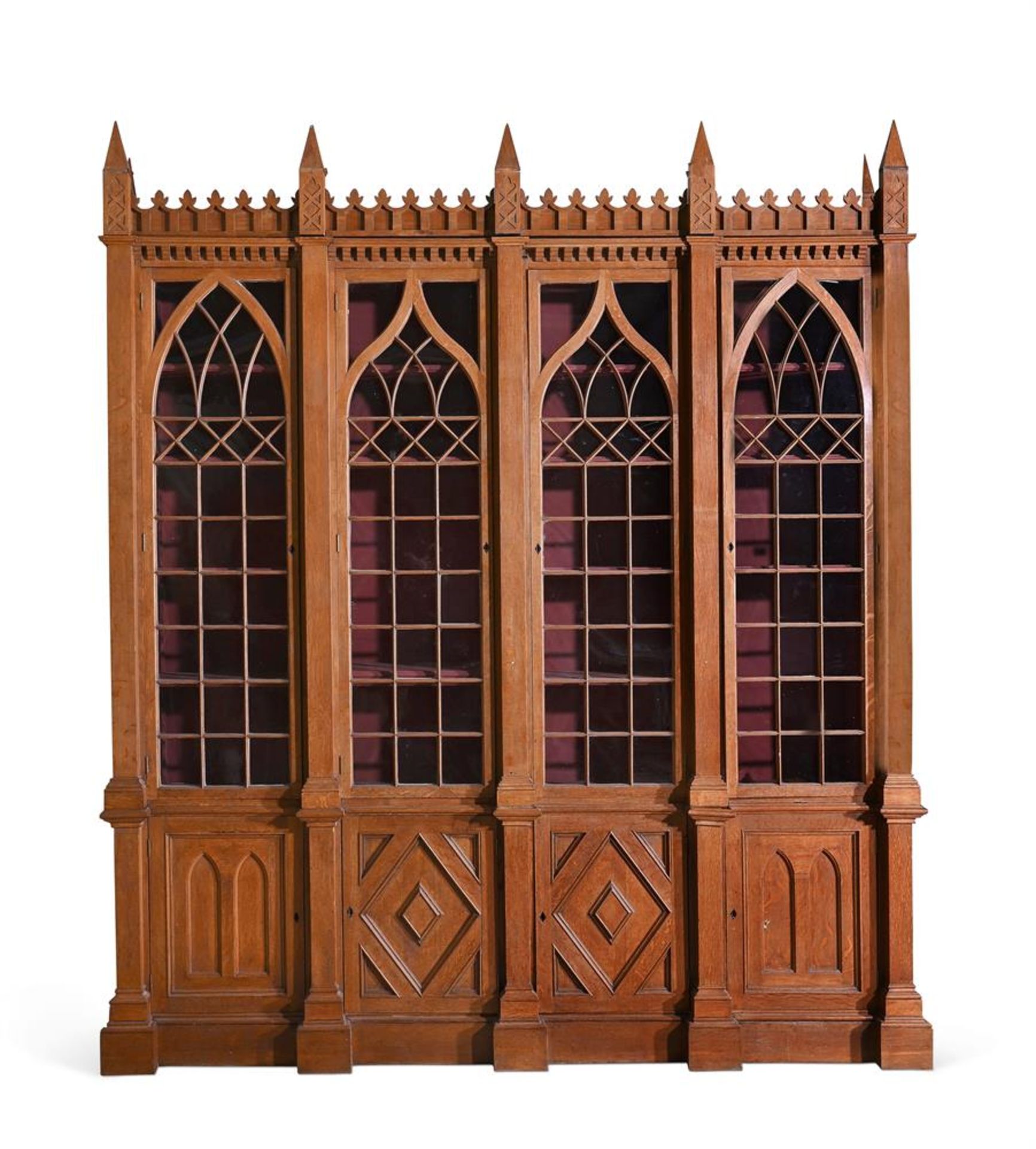 A VICTORIAN OAK LIBRARY BOOKCASE IN GOTHIC REVIVAL TASTE, SECOND HALF 19TH CENTURY - Bild 2 aus 4