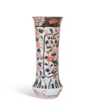 AN IMARI PORCELAIN VASE, 19TH CENTURY