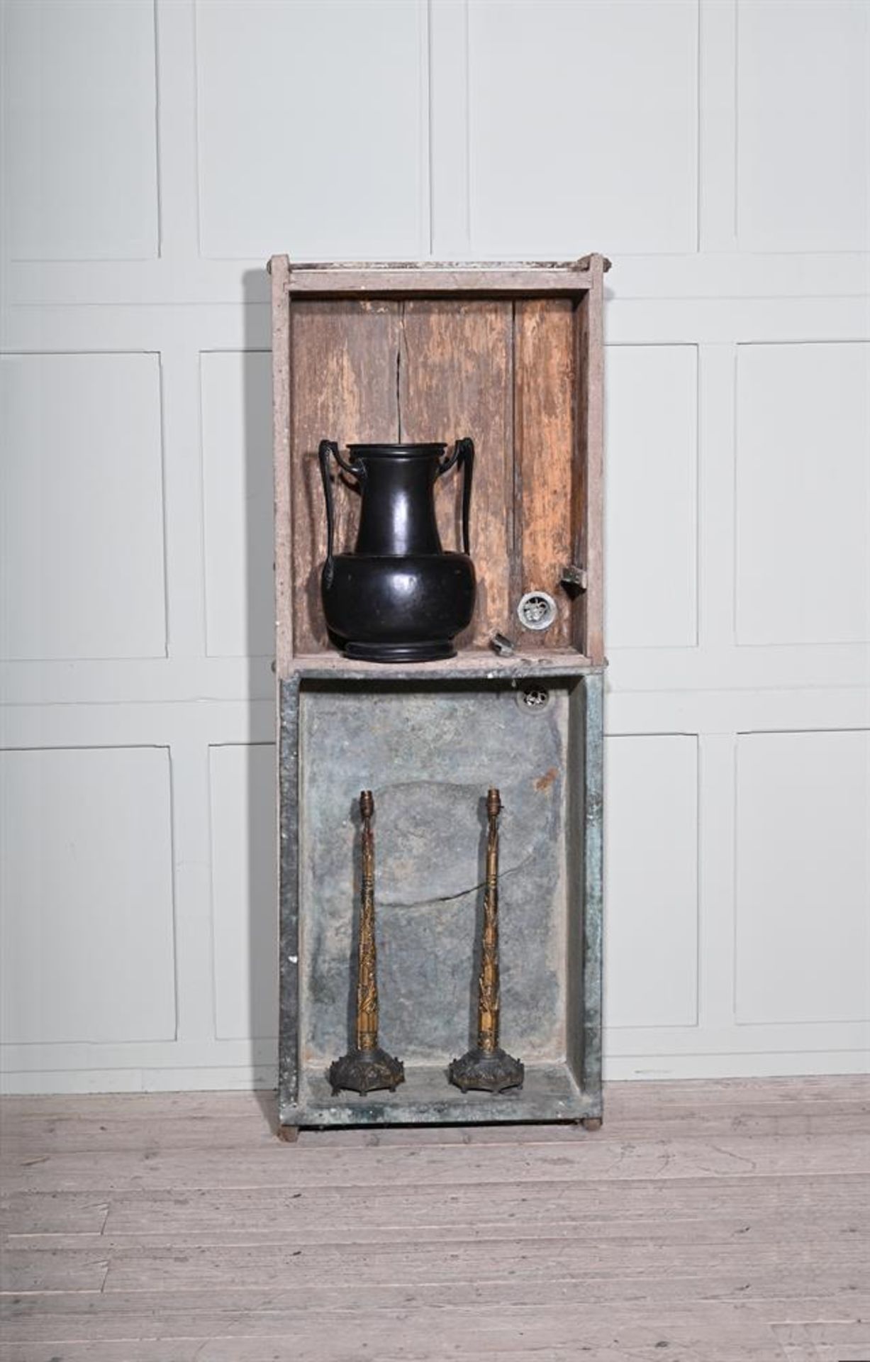 AN OAK AND COPPER LINED 'COUNTRY HOUSE' DOUBLE SINK, LATE 18TH OR EARLY 19TH CENTURY - Bild 2 aus 4