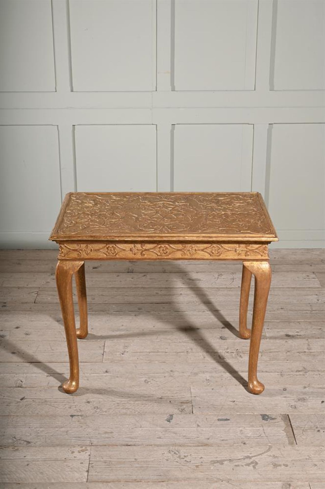 A GEORGE I GILTWOOD AND RELIEF-DECORATED SIDE TABLE, CIRCA 1720 - Bild 7 aus 10