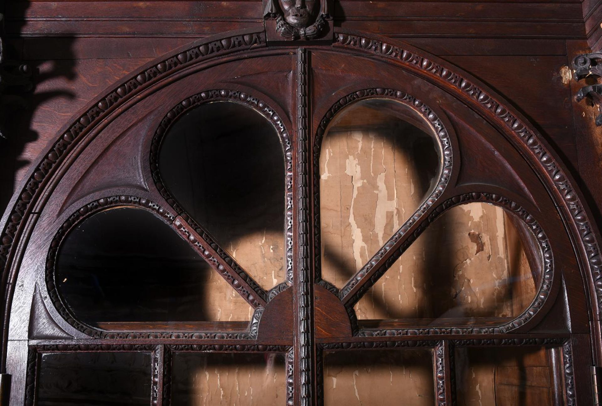 A RARE GEORGE II CARVED OAK BREAKFRONT BOOKCASE, CIRCA 1740 - Image 6 of 8