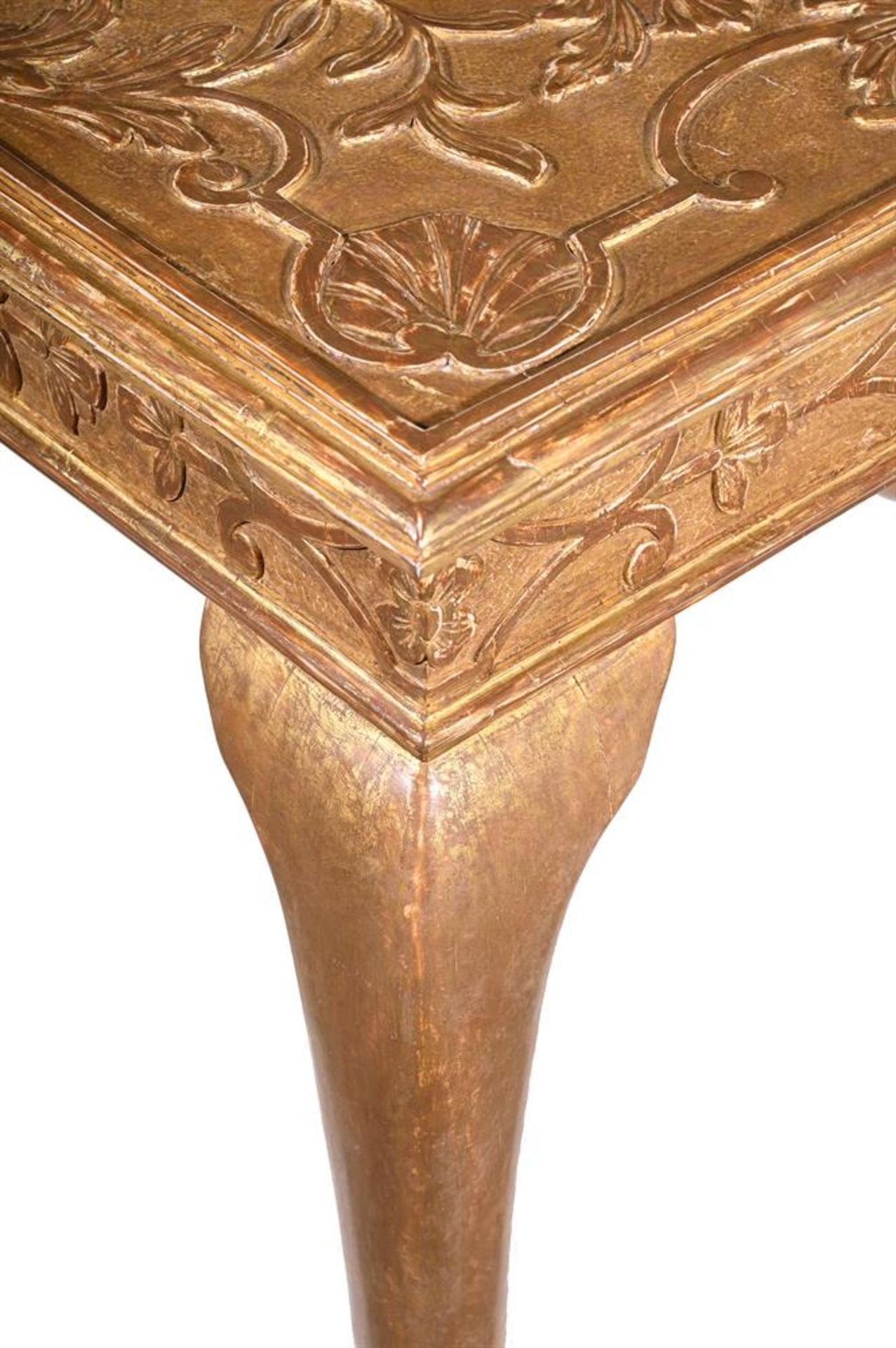 A GEORGE I GILTWOOD AND RELIEF-DECORATED SIDE TABLE, CIRCA 1720 - Bild 5 aus 10