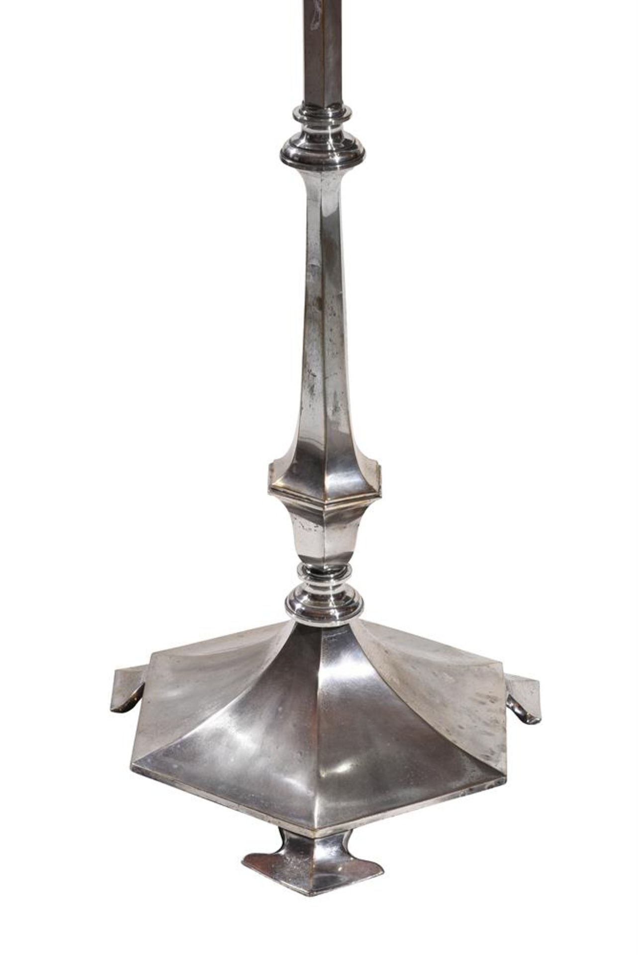 AN ARTS AND CRAFTS ELECTROPLATED AND VASELINE GLASS TELESCOPIC STANDARD LAMP, LATE 19TH CENTURY - Bild 3 aus 3