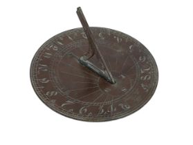 AN EDWARDIAN PATINATED BRASS GARDEN SUNDIAL