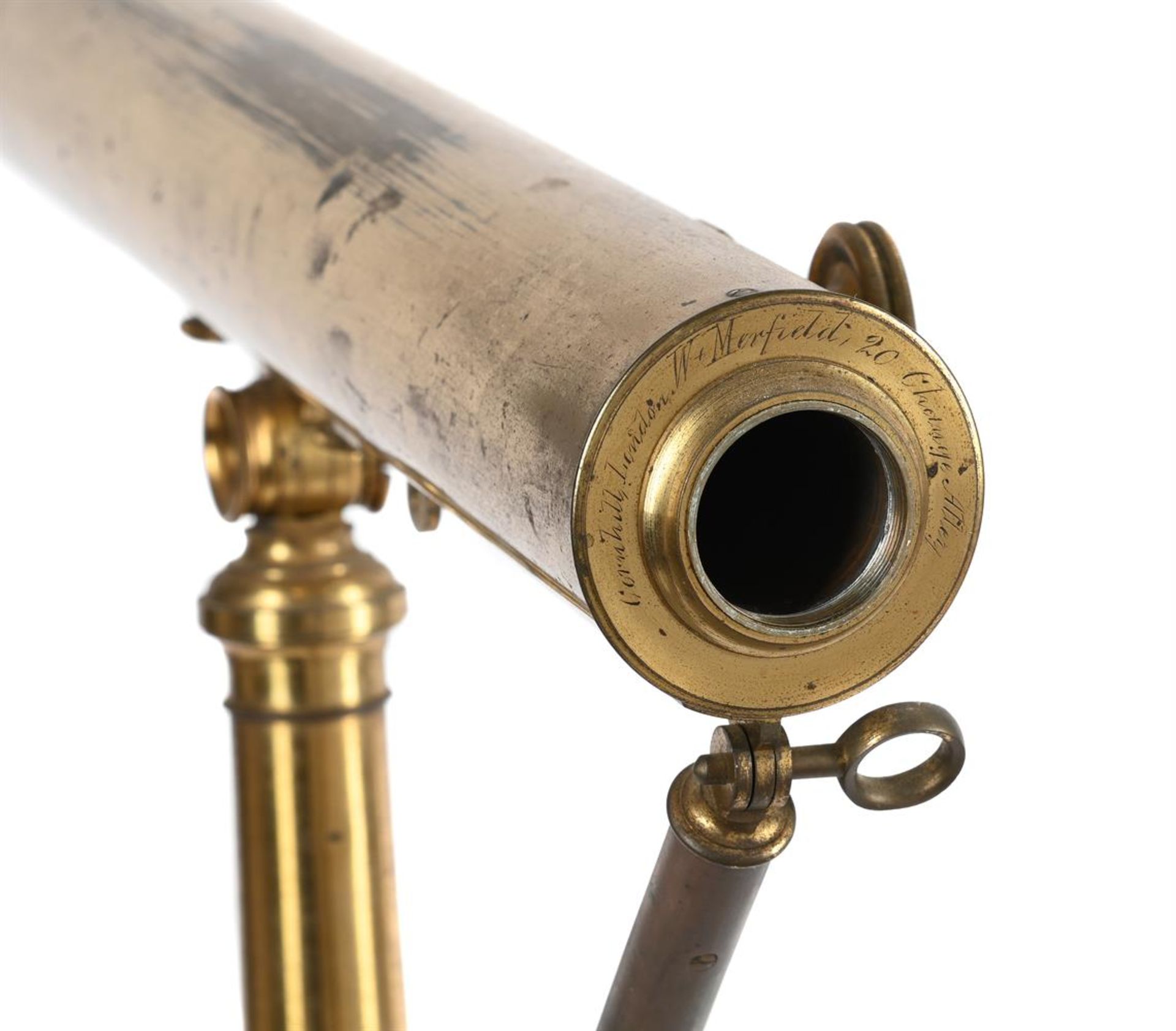 AN EARLY VICTORIAN LACQUERED BRASS TWO-INCH REFRACTING TELESCOPE - Bild 2 aus 2