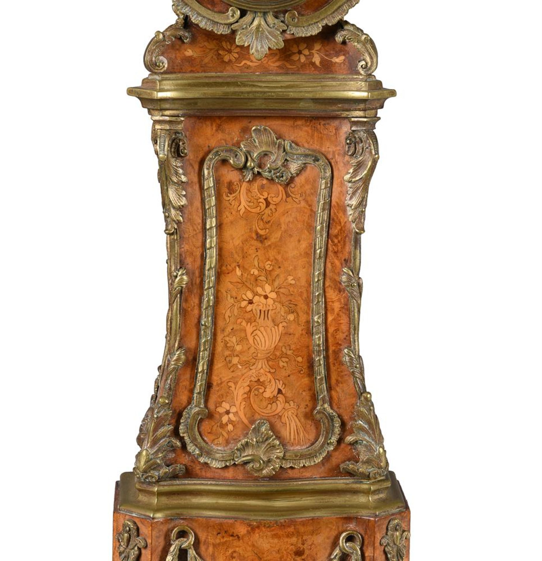 A FRENCH LOUIS STYLE BRASS MOUNTED INLAID BURR WALNUT MINIATURE LONGCASE MANTEL CLOCK - Bild 5 aus 5