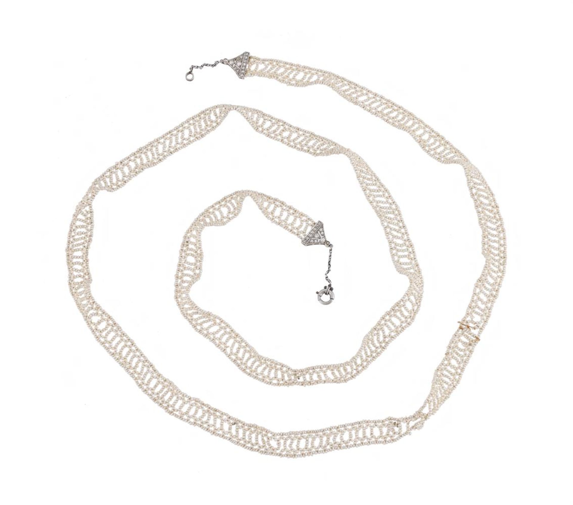 A 1920S SEED PEARL NECKLACE WITH DIAMOND SET TERMINALS