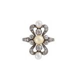 AN EARLY 20TH CENTURY FRENCH GOLD, DIAMOND AND PEARL RING, CIRCA 1900